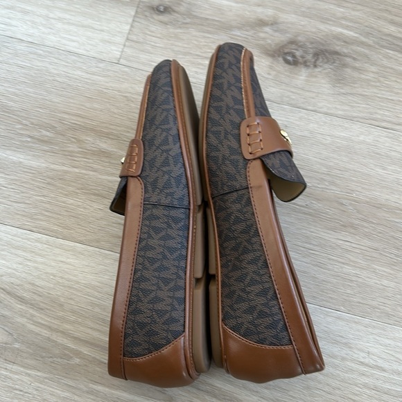 Michael Michael Kors Brown Flats and Loafers with Elegant Design NWOB - Picture 6 of 7